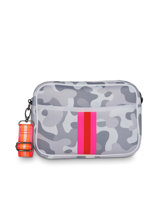 drew rise neoprene crossbody ©